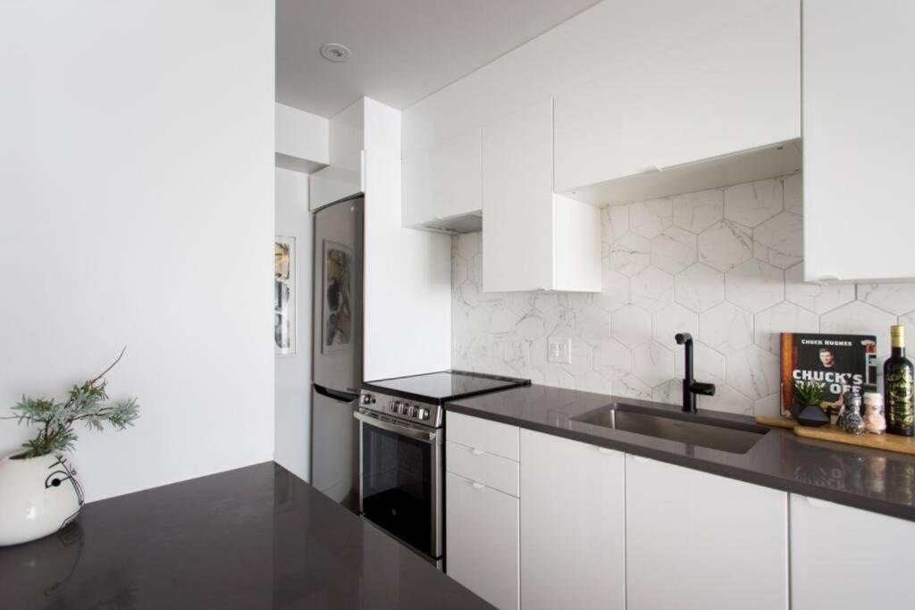 Wonderful Studio In Little Italy With Full Bath By Den Stays Montréal Eksteriør bilde