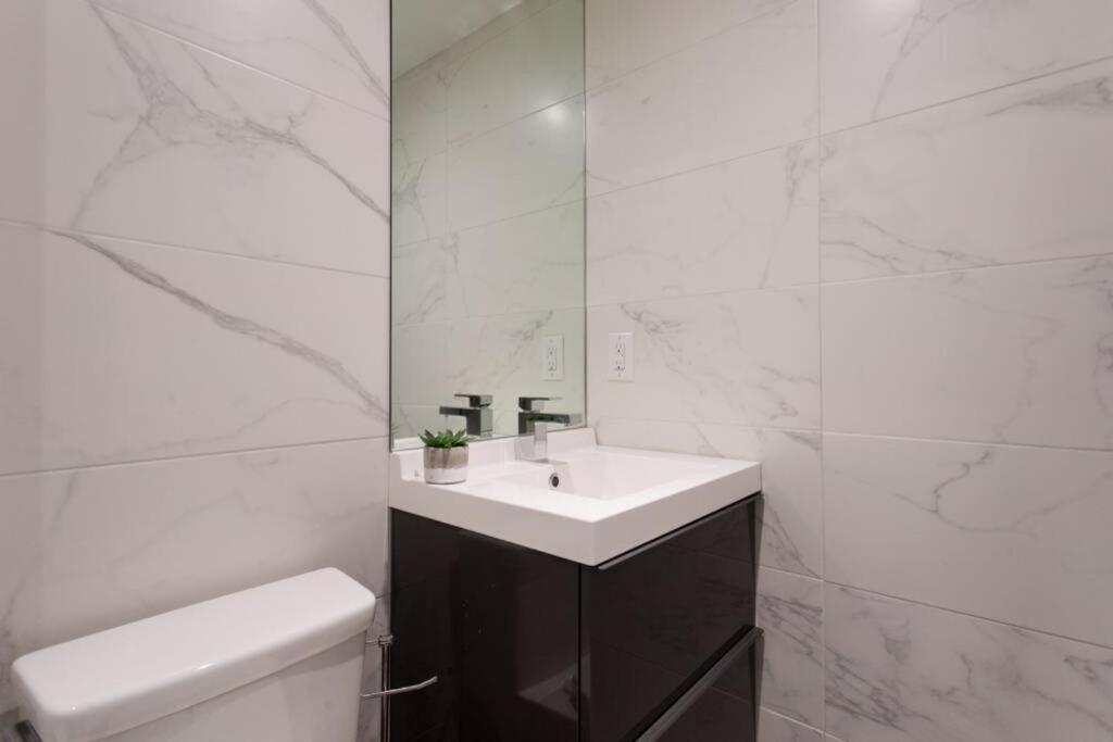 Wonderful Studio In Little Italy With Full Bath By Den Stays Montréal Eksteriør bilde